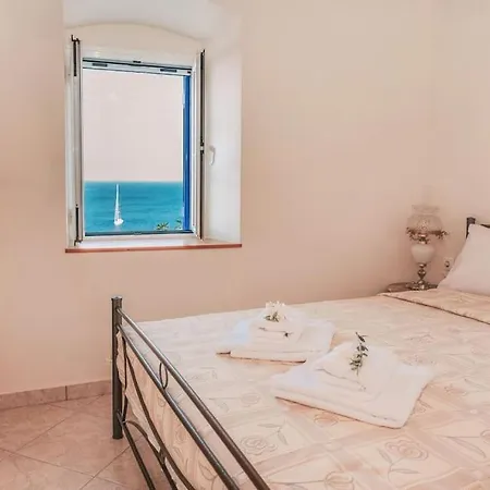 Aurora Retreat In Spilia Leros *